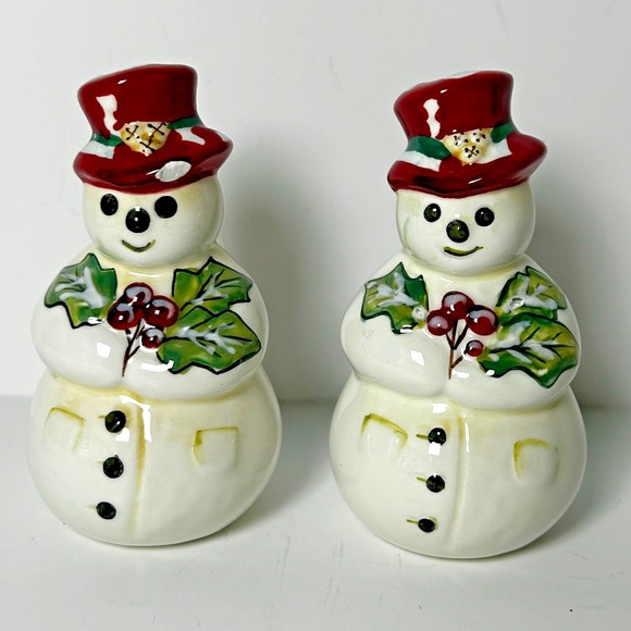 Christmas Snowmen Holly Salt and Pepper Shaker Set Festive Holiday Collectible - Picture 1 of 4